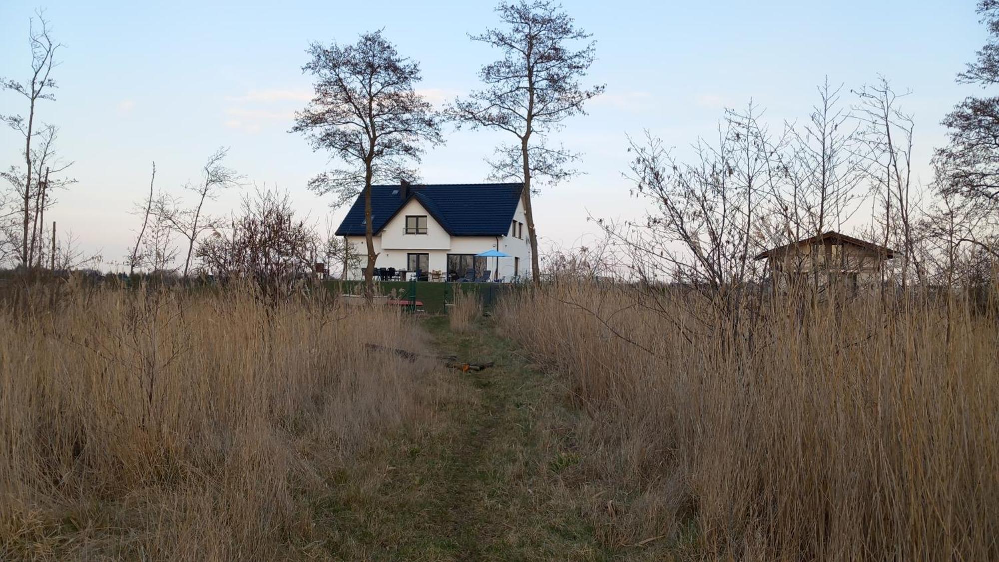 Villa Koprowo - Mit Direktem Seezugang, Sauna & Whirlpool Zastan Exterior photo
