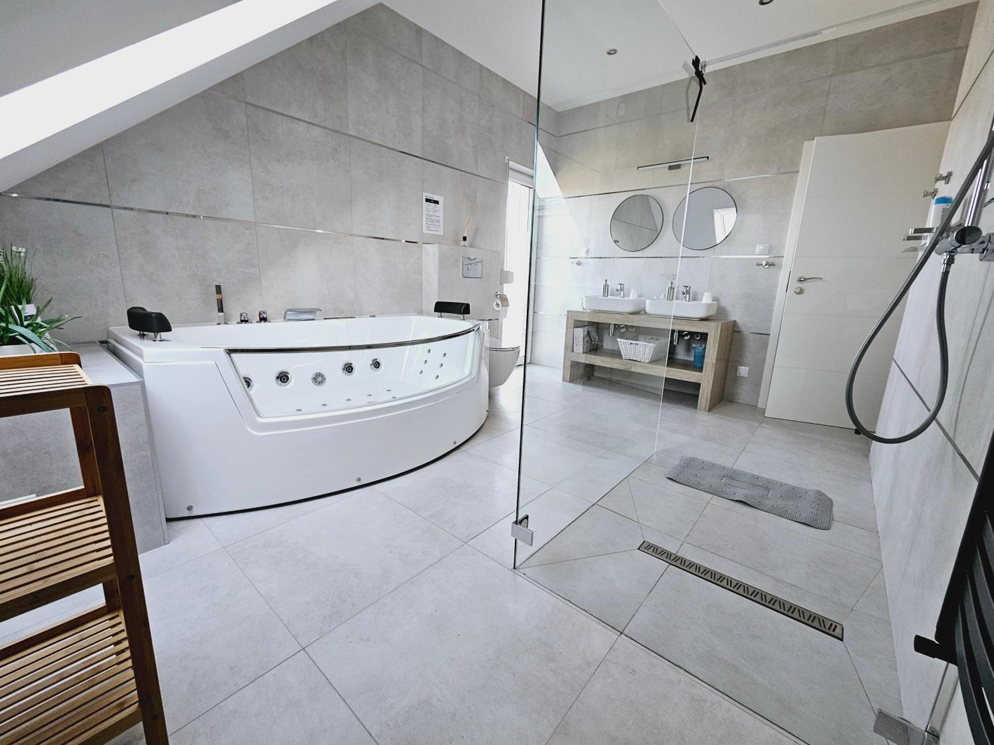 Villa Koprowo - Mit Direktem Seezugang, Sauna & Whirlpool Zastan Exterior photo